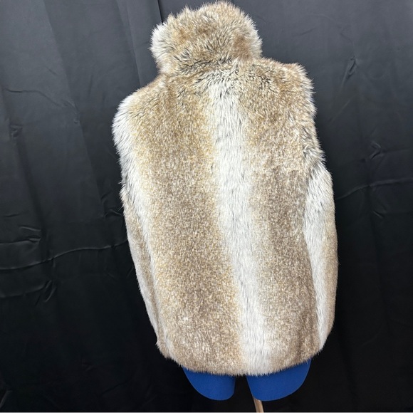 Faux Fur Reversible Vest - Picture 3 of 4